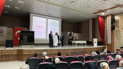 adaylarına yönelik “Hac Eğitim Seminerleri” düzenlendi. Erzincan İl Müftülüğü Konferans Salonu’nda gerçekleştirilen