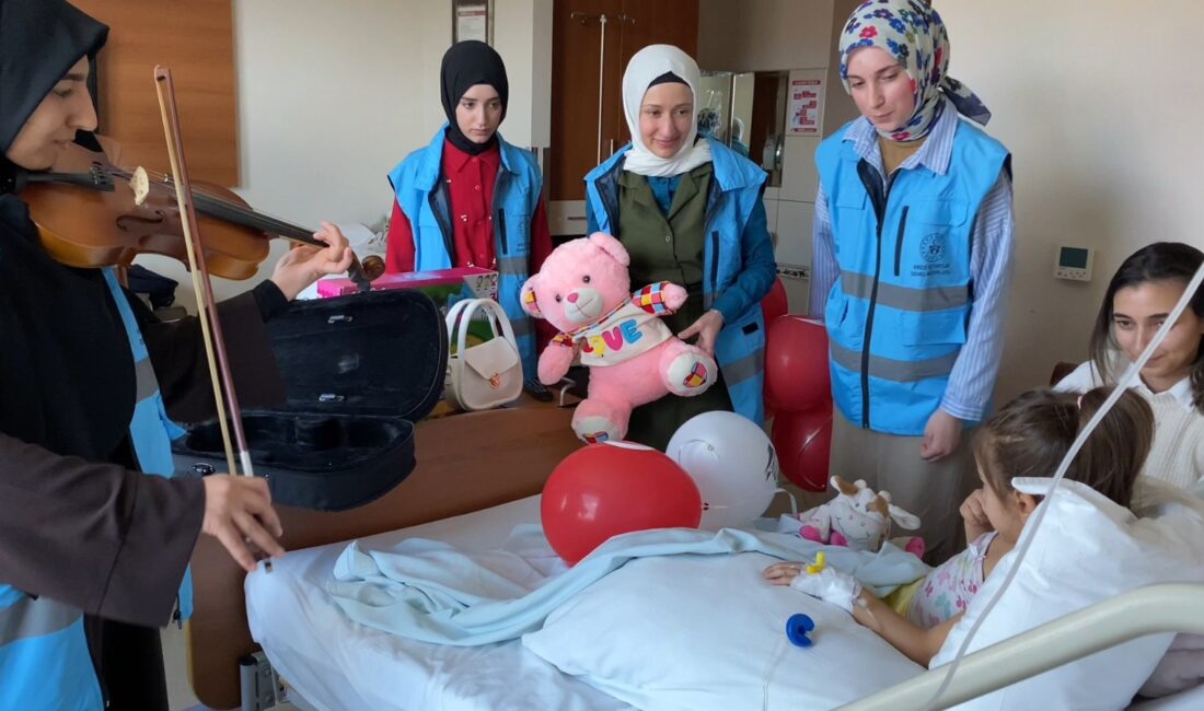 Erzincan Gençlik ve Spor İl Müdürlüğü Erzincan Yurdu gönüllü öğrencileri,