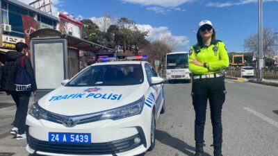Erzincan’da kent trafiği, kadın trafik polislerinin titiz denetimleriyle adeta daha