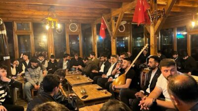 AK Parti Erzincan İl Başkanı Alpay Kabadayı, teşkilat üyeleriyle birlikte