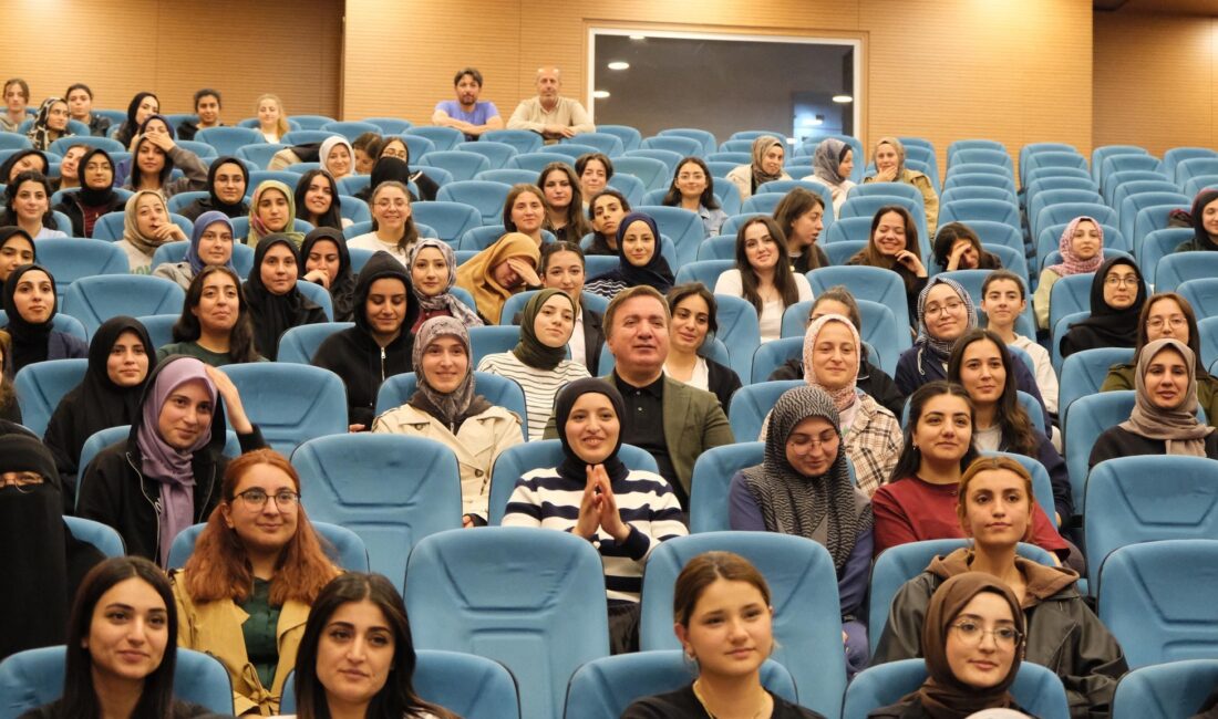 Erzincan Valisi Hamza Aydoğdu, şehrin geleceği olan gençlerle bir araya