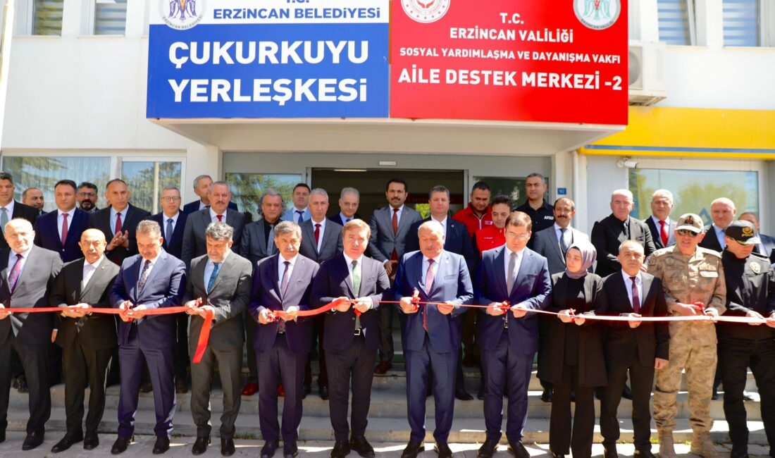 r Erzincan Valiliği himayelerinde, Erzincan Sosyal Yardımlaşma ve Dayanışma Vakfı tarafından hizmete alınan Çukurkuyu, Akyazı ve Yunus Emre Mahallesi Aile Destek Merkezleri’nin açılış programı gerçekleştirildi. Açılışa Erzincan Valisi Hamza Aydoğdu; AK Parti Erzincan Milletvekili Süleyman Karaman, Erzincan Belediye Başkanı Bekir Aksun ve il protokolü katıldı. Beraberindeki protokol üyeleriyle birlikte sırasıyla Çukurkuyu, Yunus Emre ve Akyazı Aile Destek Merkezlerinin açılışını yapan Erzincan Valisi Hamza Aydoğdu, açılışı yapılan merkezler ve yürütülen faaliyetler hakkında Sosyal Yardımlaşma ve Dayanışma Vakfı Müdürü Remzi Sarıgöl ile görevli öğreticilerden bilgiler aldı. Cumhurbaşkanı Recep Tayyip Erdoğan’ın tensipleriyle 2025 yılının