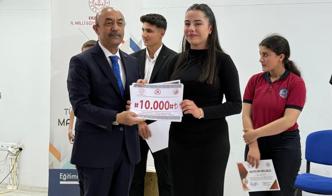 Erzincan’da düzenlenen “Yöremiz Türkümüz Sesini Bul Erzincan” yarışmasının il finali