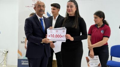 Erzincan’da düzenlenen “Yöremiz Türkümüz Sesini Bul Erzincan” yarışmasının il finali