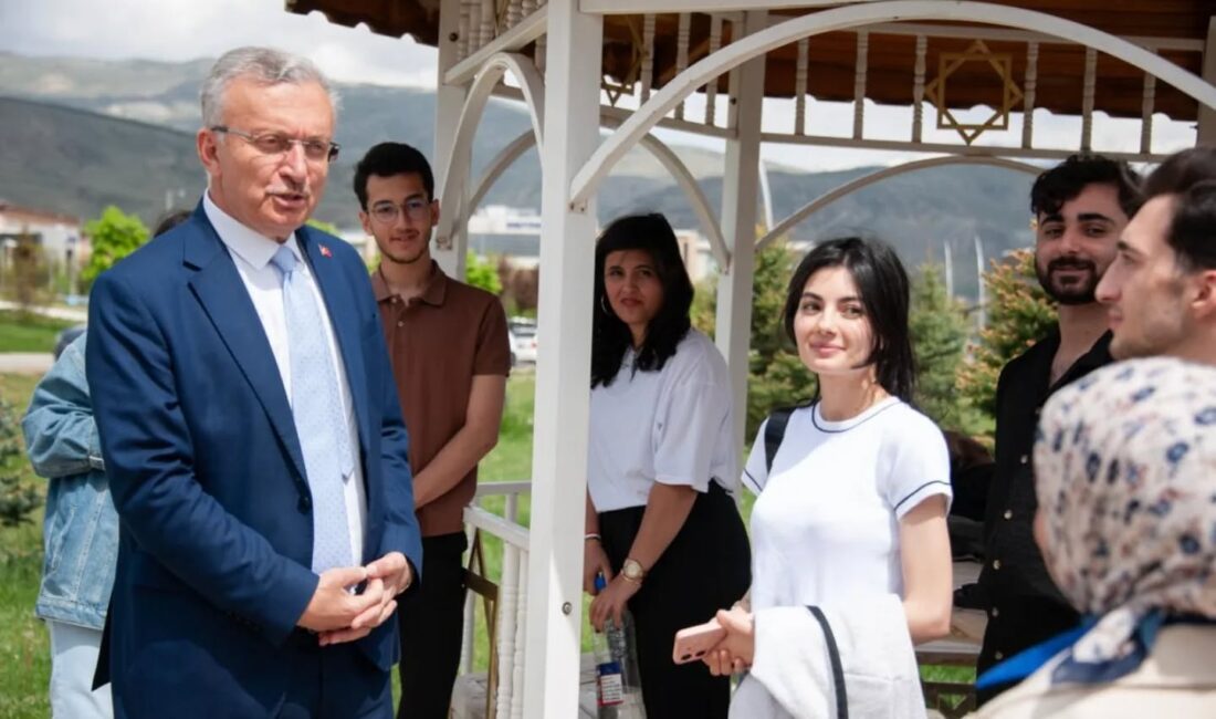 Erzincan Binali Yıldırım Üniversitesi (EBYÜ) kampüsünde çevre düzenlemesi çalışmaları hız