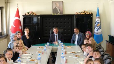 Özel Gülce Çocuk Anaokulu’nun minik öğrencileri, Erzincan Belediye Başkanı Bekir