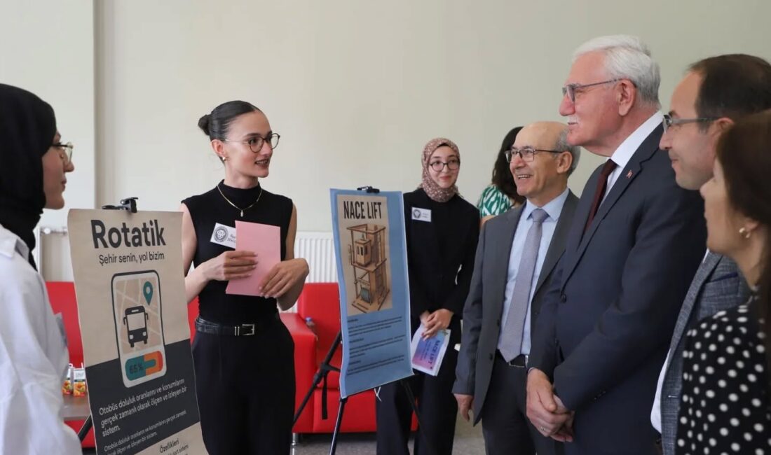 Erzincan Binali Yıldırım Üniversitesi Sağlık Yönetimi Bölümü öğrencileri, “Bir Fikrim