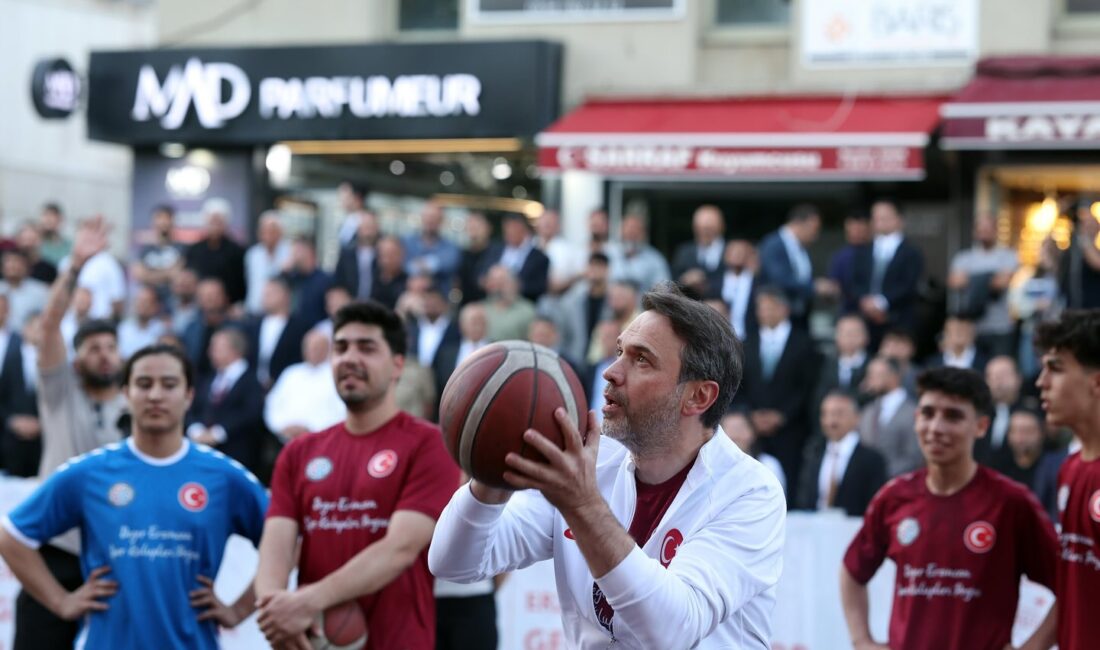 Enerji ve Tabii Kaynaklar Bakanı Alparslan Bayraktar, bir dizi program
