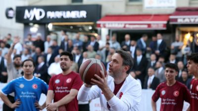 Enerji ve Tabii Kaynaklar Bakanı Alparslan Bayraktar, bir dizi program