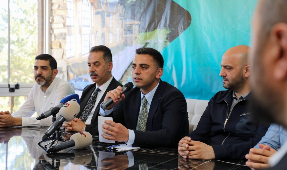 Erzincan Ergan Dağı Kayak Merkezi’nde düzenlenen otel projesi tanıtım toplantısında