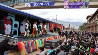 Erzincan’da, “Vagon Sahne Projesi” kapsamında, Kültür ve Turizm Bakanlığı ve