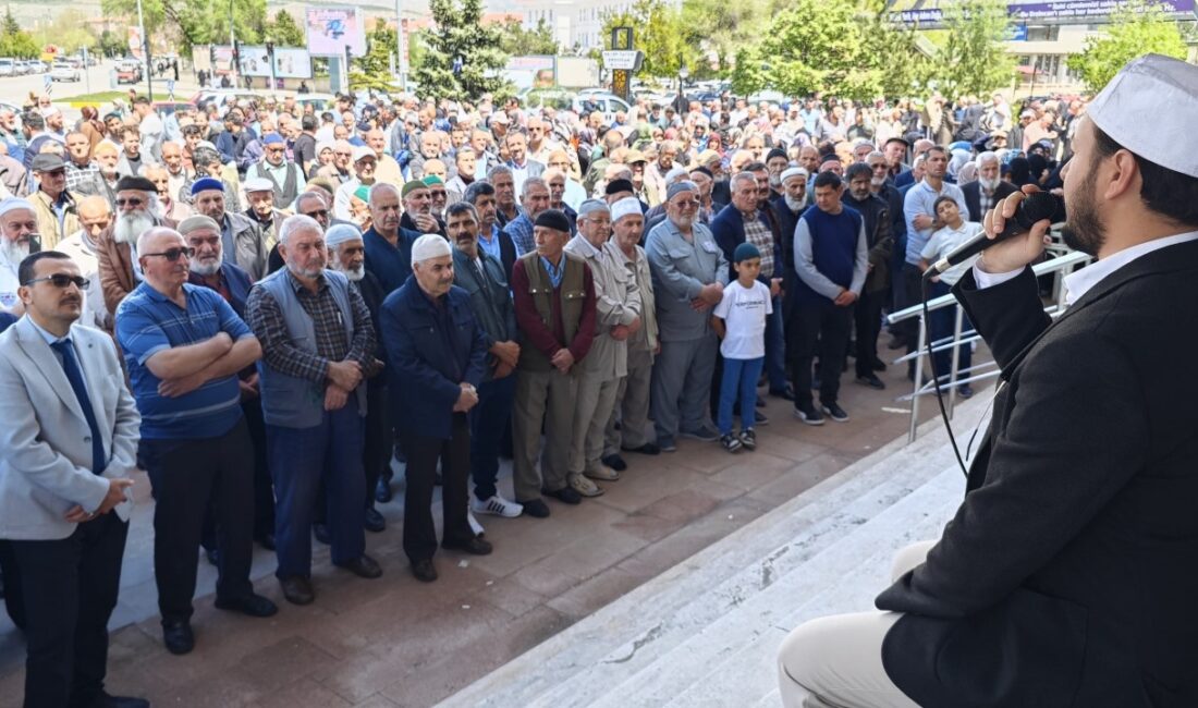   Erzincan’dan 190 hacı adayı, Terzibaba Camii’nde düzenlenen törenle dualarla