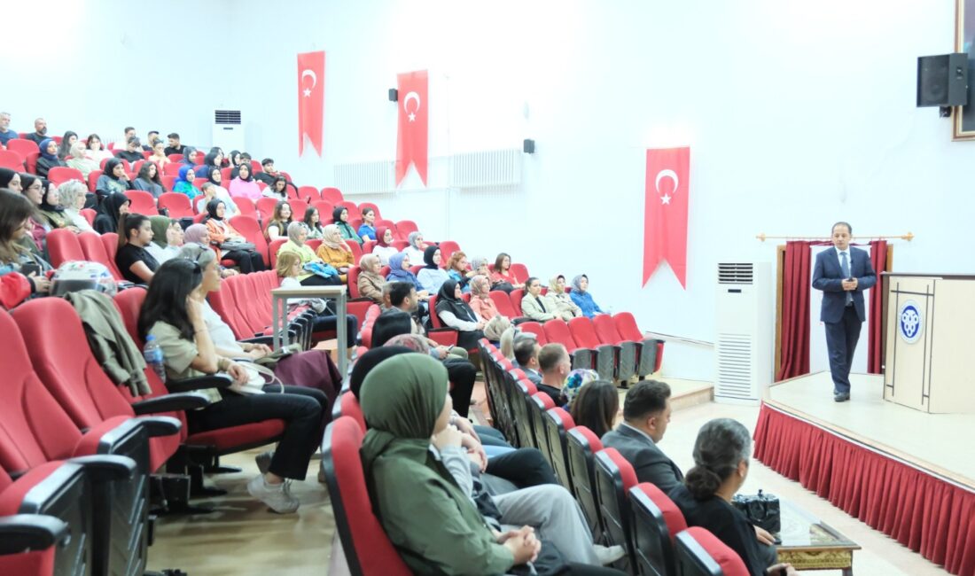 Erzincan’da düzenlenen seminerde fabrikalardan evlere, israftan kayıplara, bakterilerden gıda etiketlerine