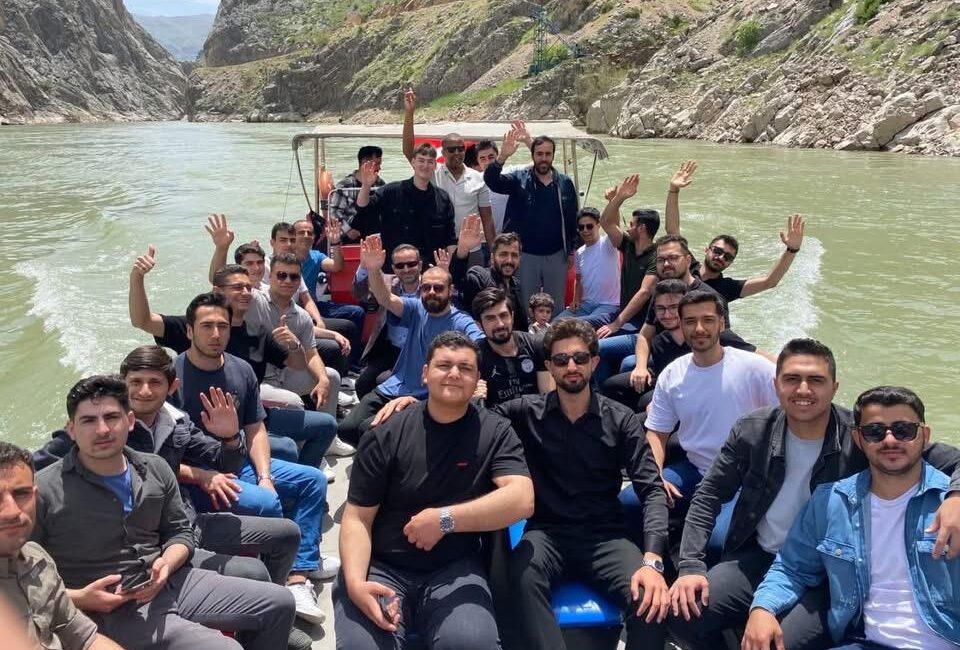 Erzincan Pir Muhammed Bahaeddin KYK Yurdu’nda kalan bir grup öğrenci,