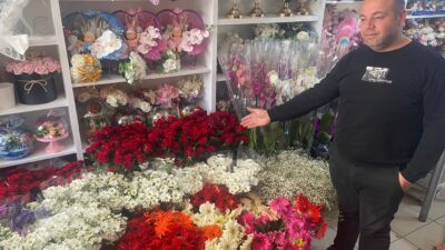 Anneler Günü öncesi çiçekçilerde yoğunluk yaşanıyor. Erzincan’da 25 yıldır sektörde