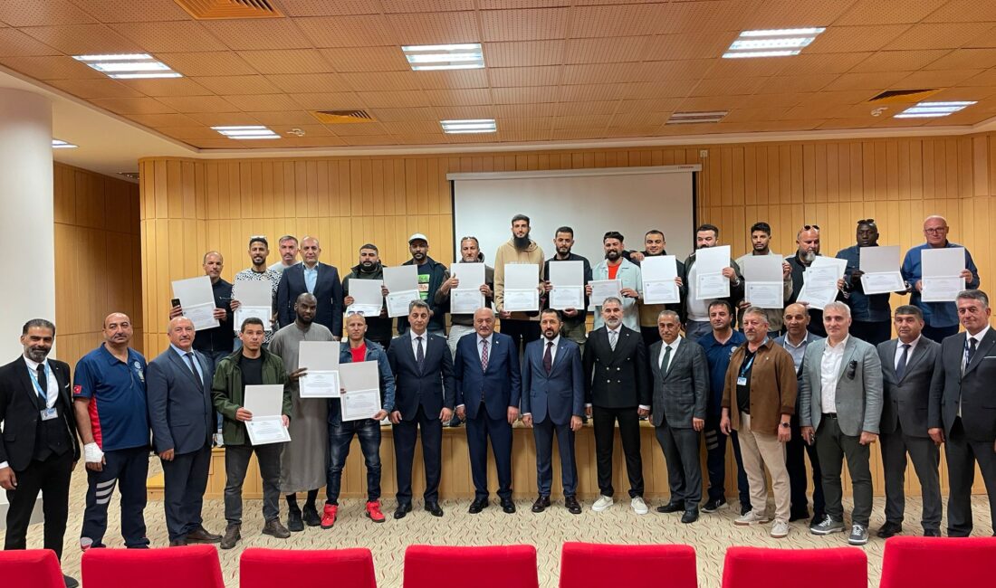 AK Parti Erzincan Milletvekili Süleyman Karaman, Erzincan Havalimanı’nda bulunan ve