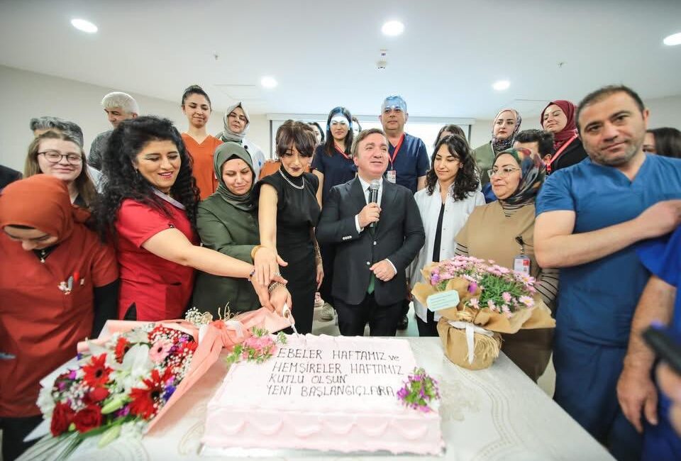 Erzincan Valisi Hamza Aydoğdu, “Ebeler ve Hemşireler Haftası” dolayısıyla düzenlenen