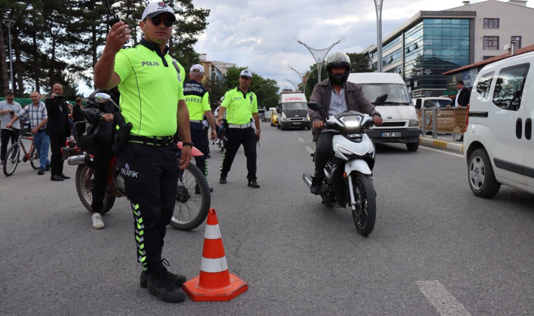 Erzincan’da motosiklet kullanıcılarına yönelik örnek bir farkındalık etkinliği düzenlendi. Erzincan