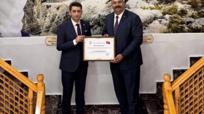 Kemaliye Kaymakamı İlhan Kayatürk için tayini dolayısıyla düzenlenen veda yemeğinde
