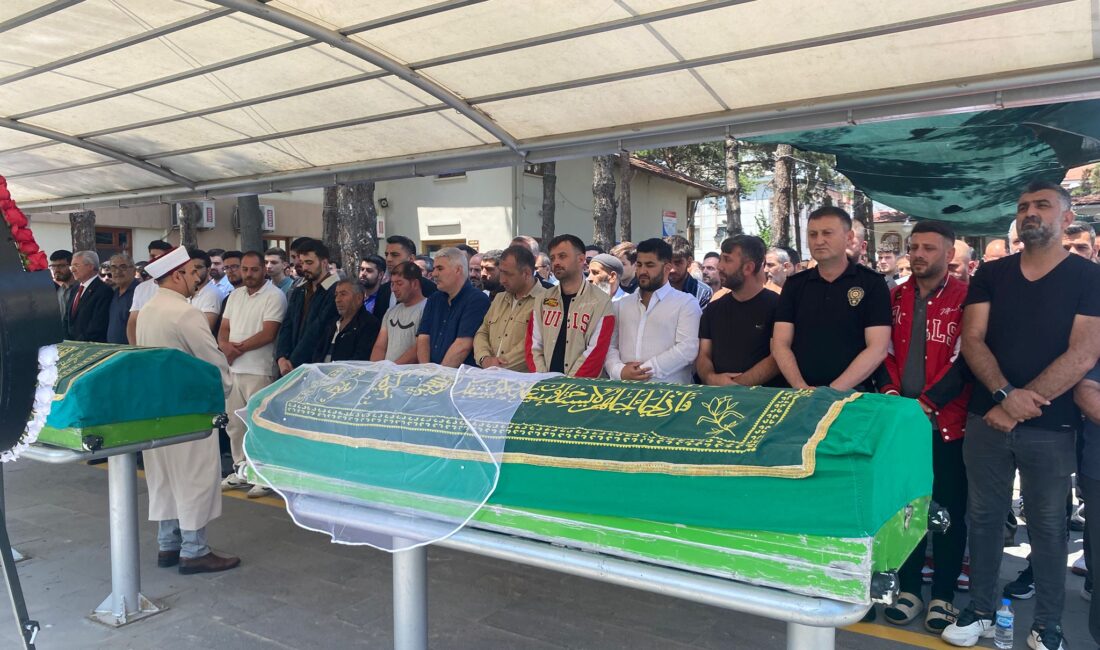 Erzincan’da hafif ticari araçla motosikletin çarpışması sonucu hayatını kaybeden Ayşenur