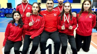 Erzincanlı milli badmintoncular, Bulgaristan’da düzenlenen uluslararası turnuvadan 4 madalya ile