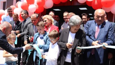 Erzincan Valiliği öncülüğünde, hayırseverlerin destekleriyle inşa edilen üç yeni kütüphane,