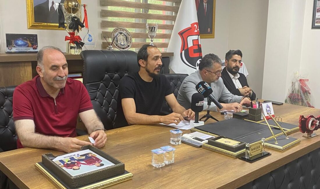  24Erzincanspor Kulüp Başkanı Burak Çalık, kulüp tesislerinde düzenlediği basın toplantısında