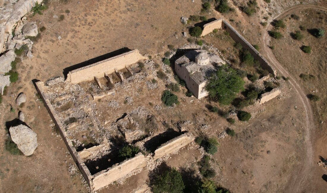 Erzincan Üçpınar Köyü’nde 1854 yılında inşa edilen Abrenk Kilisesi ve