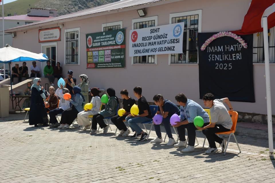 Erzincan’ın Tercan ilçesinde eğitim faaliyetlerini sürdüren Şehit Recep Gündüz Anadolu