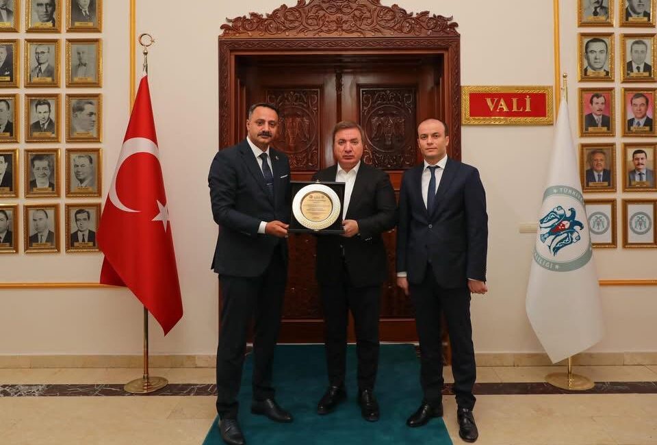 Erzincan Valisi Hamza Aydoğdu’ya, İliç Belediye Meclisi tarafından “Fahri Hemşehrilik