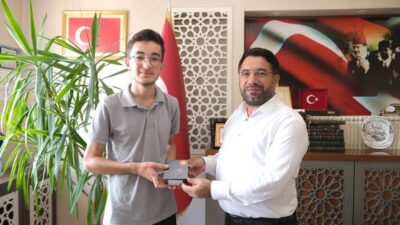 Liselere Geçiş Sınavı’nda (LGS) Türkiye birincisi olan Mehmetçik Ortaokulu öğrencisi