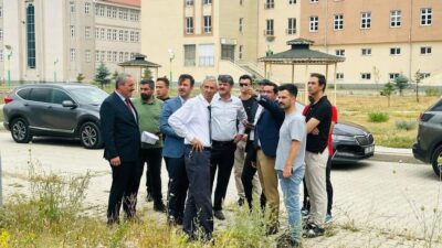 Refahiye Kaymakamı Halil İbrahim Köroğlu, Erzincan Vali Yardımcısı Hüseyin Aydın,