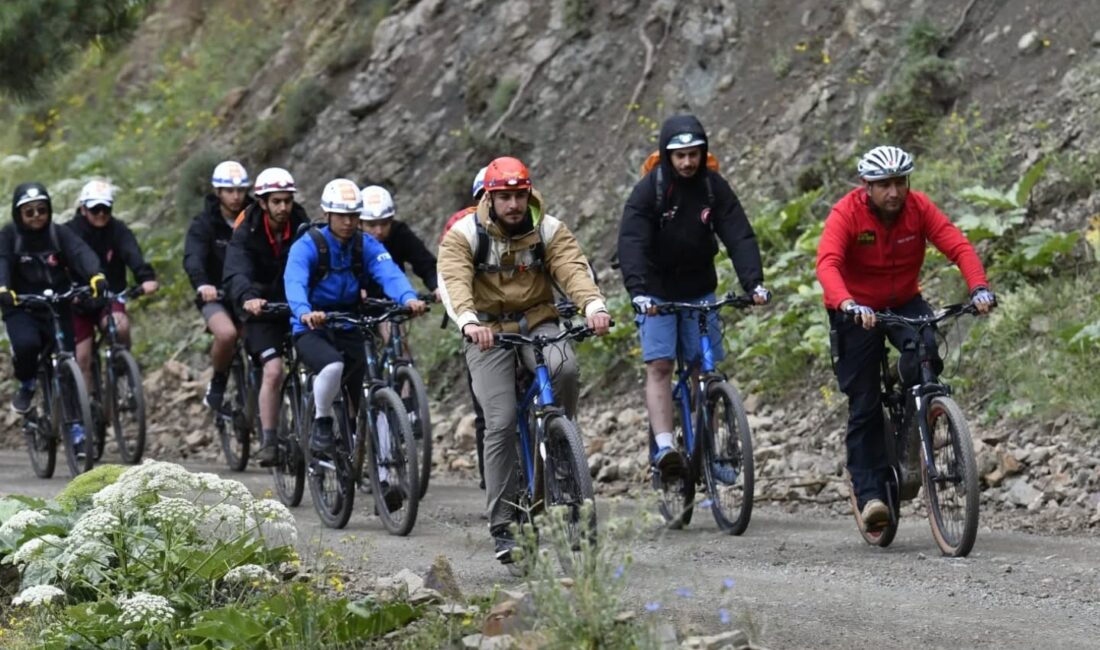 Erzincan Binali Yıldırım Üniversitesi (EBYÜ) Spor Bilimleri Fakültesi öğrencilerinden oluşan