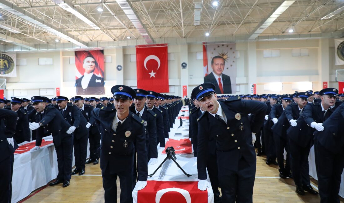 Erzincan Polis Meslek Eğitim Merkezi’nde (POMEM) eğitimlerini başarıyla tamamlayan 449