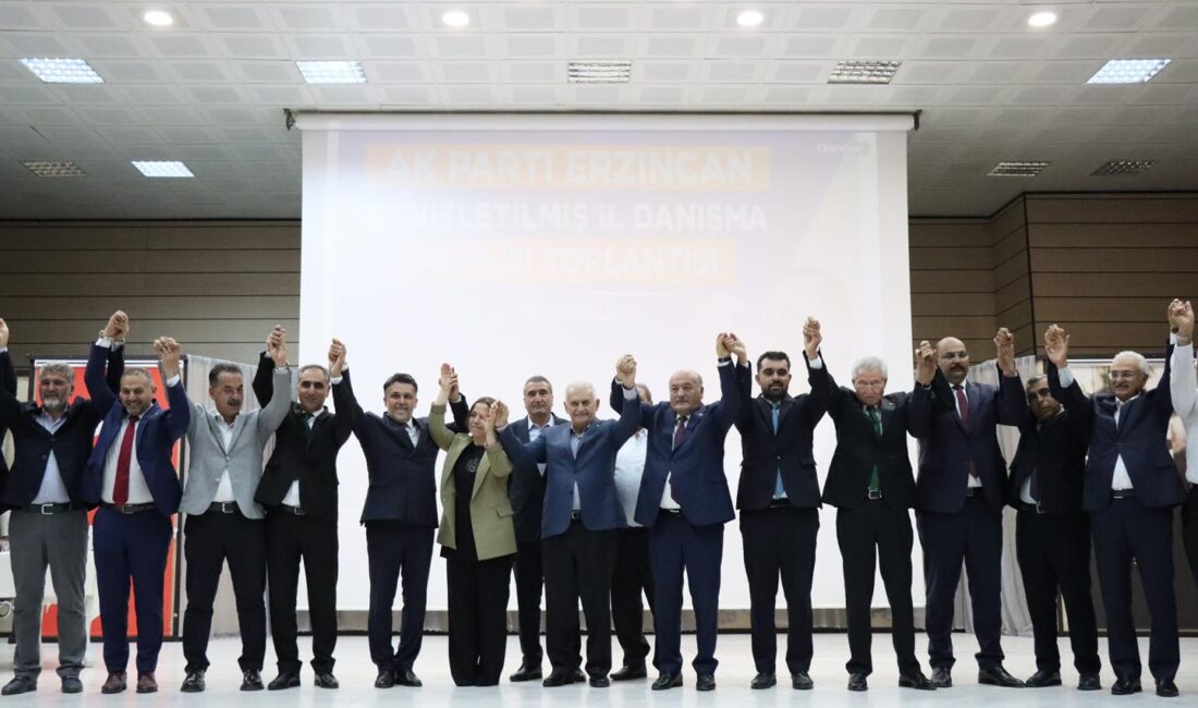 AK Parti Erzincan İl Başkanlığı tarafından düzenlenen Genişletilmiş İl Danışma