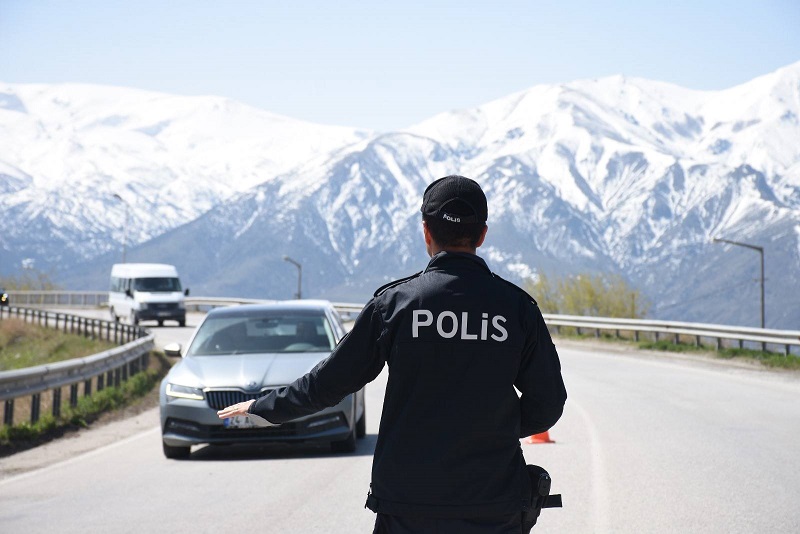 Erzincan İl Emniyet Müdürlüğü’nün aranan şahıslara yönelik yürüttüğü titiz çalışmalar