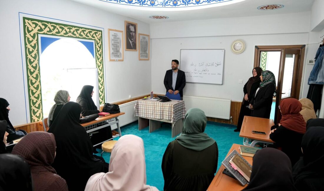 Erzincan İl Müftüsü İsmail Fakirullahoğlu, Demirkent’te 20 yaş üstü kadınlara