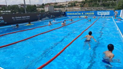 Tercan’da Gençlik ve Spor İlce Müdürlüğünün destekleriyle ” Yüzme Bilmeyen