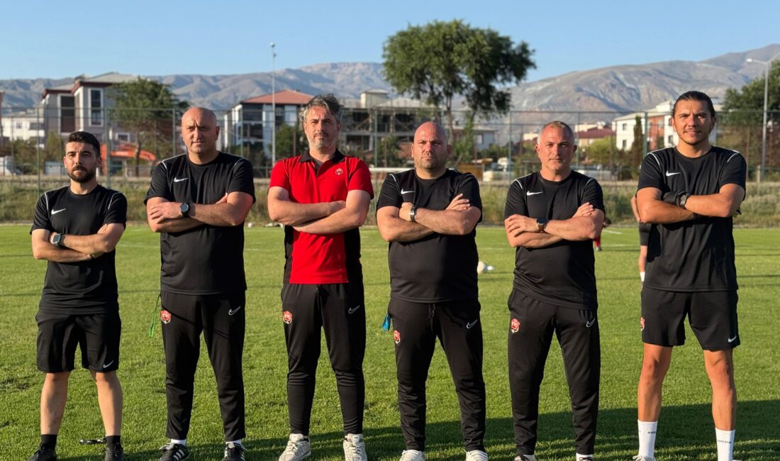 Fatih Azak, 24Erzincanspor’un yeni teknik direktörü oldu. Başkan Çalık hedefin