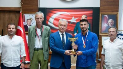 Erzincan Binali Yıldırım Üniversitesi (EBYÜ) Spor Bilimleri Fakültesi öğrencilerinden oluşan