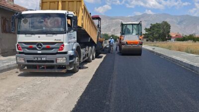 Erzincan Belediyesi Fen İşleri Müdürlüğü ekipleri, kent genelinde ulaşım kalitesini