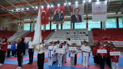 Anadolu Yıldızlar Ligi Karate Grup Müsabakaları, Erzincan’da düzenlenen açılış töreniyle