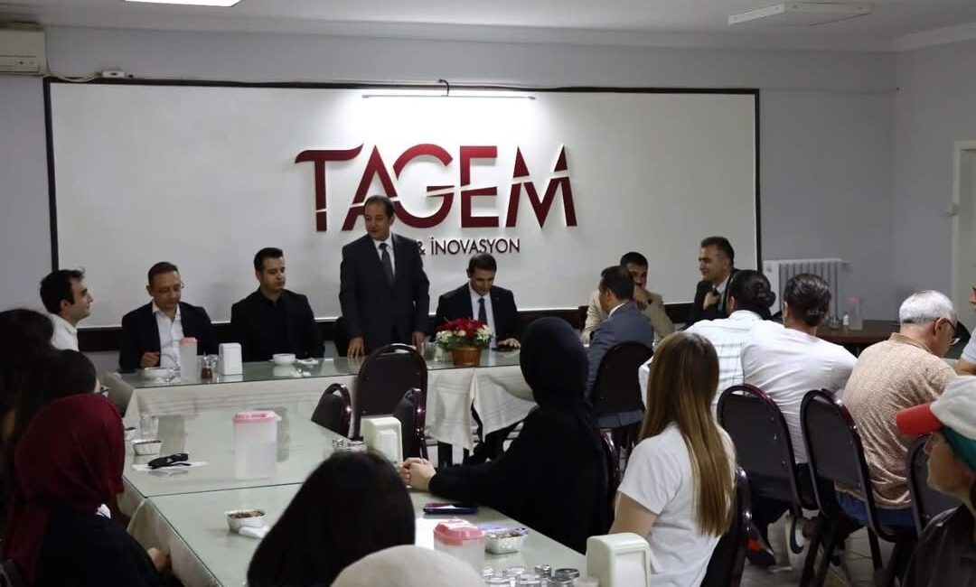 Erzincan Bahçe Kültürleri Araştırma Enstitüsü Müdürlüğü’nün ev sahipliğinde düzenlenen Aşure