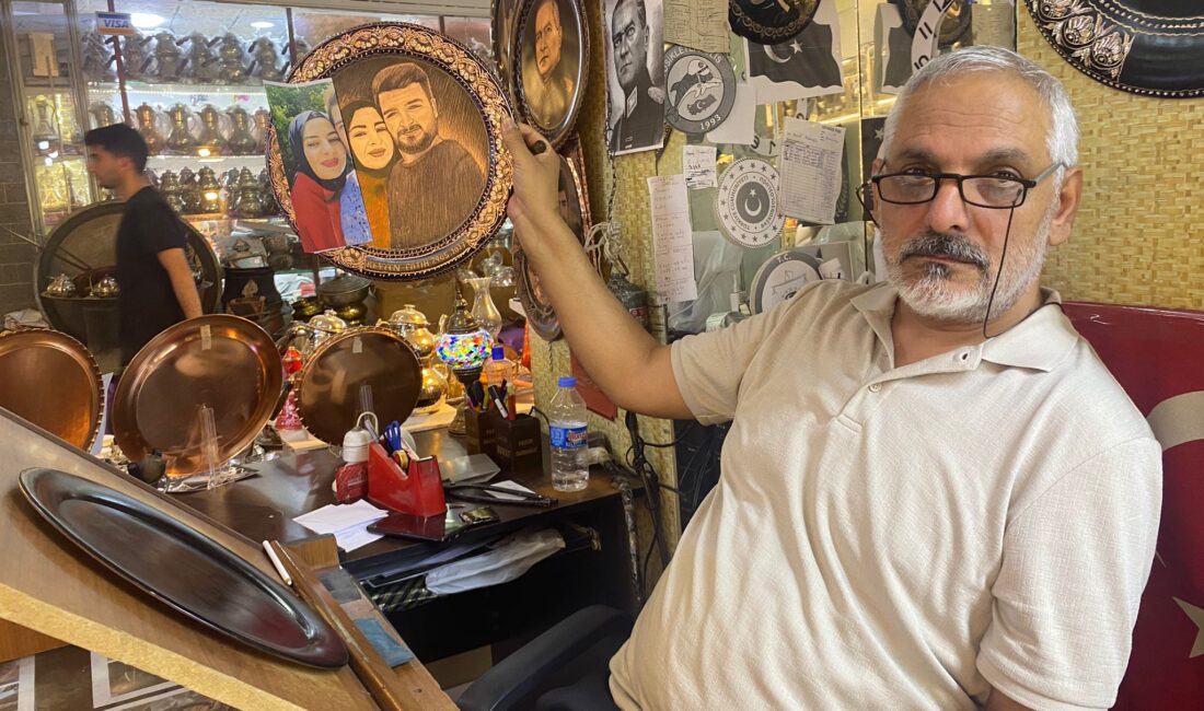 Erzincanlı bakırcı ve ressam Yusuf Babaoğlu, 30 yıldır bakır üzerine