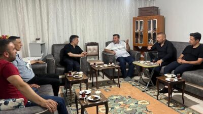 AK Parti Erzincan İl Başkanı Alpay Kabadayı, beraberindeki parti teşkilat