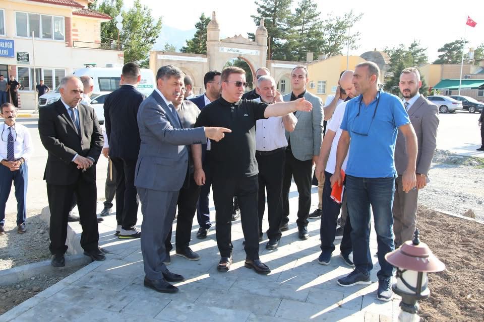 Erzincan Valisi Hamza Aydoğdu, Erzincan Belediye Başkanı Bekir Aksun ve