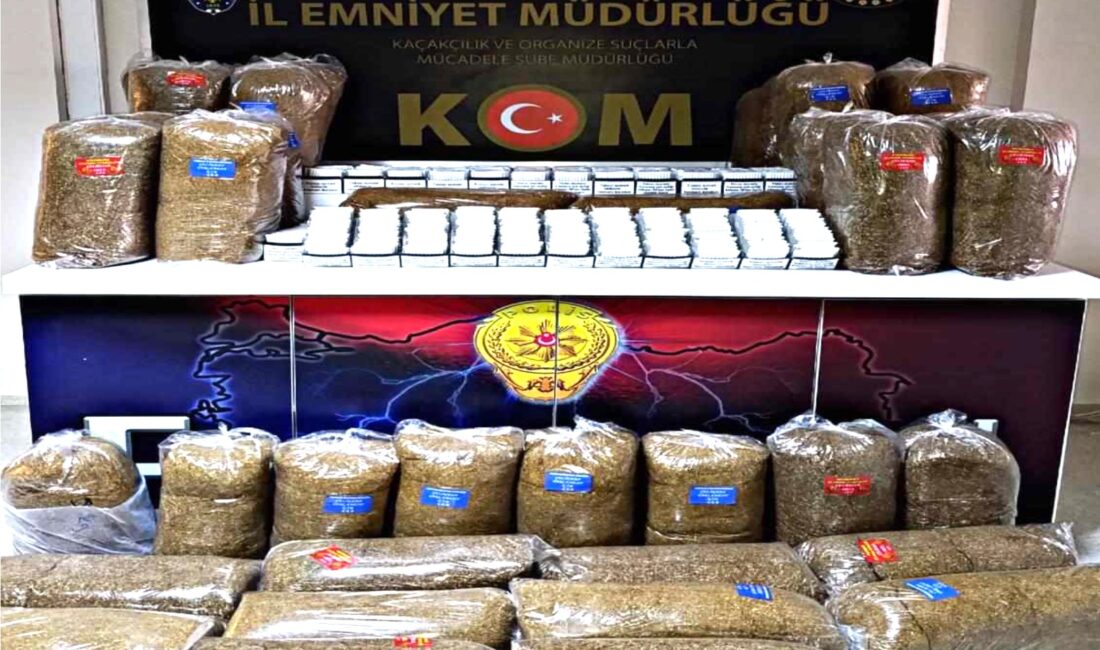 Erzincan-Sivas kara yolunda yapılan denetimlerde, otobüste yüklü miktarda kaçak tütün