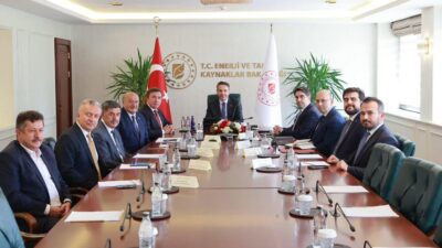 Erzincan Milletvekili Süleyman Karaman, beraberinde Erzincan Valisi Hamza Aydoğdu, Erzincan