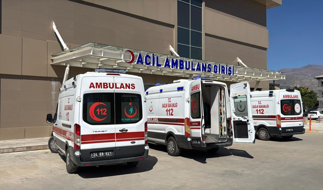 Erzincan-Sivas kara yolunun Kızıldağ mevkiinde meydana gelen trafik kazasında iki