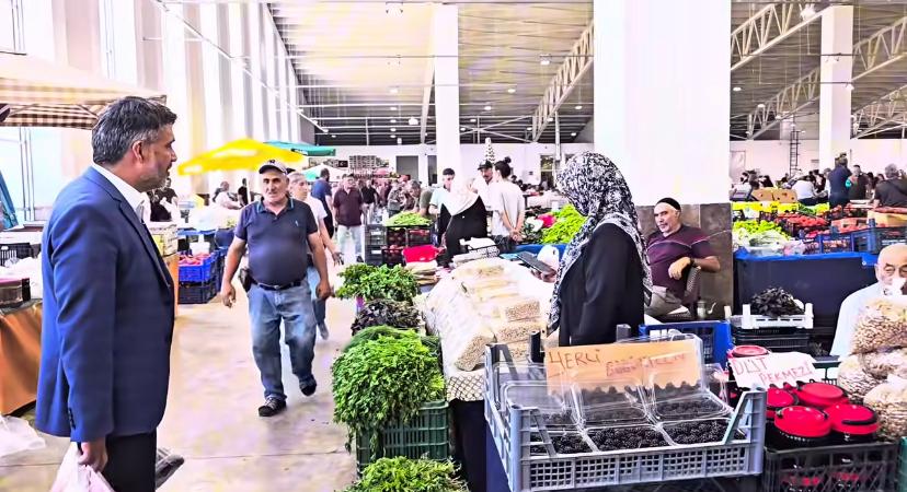 Erzincan’da köylerde kendi imkânlarıyla ürettikleri ürünleri halk pazarına getiren vatandaşlar,